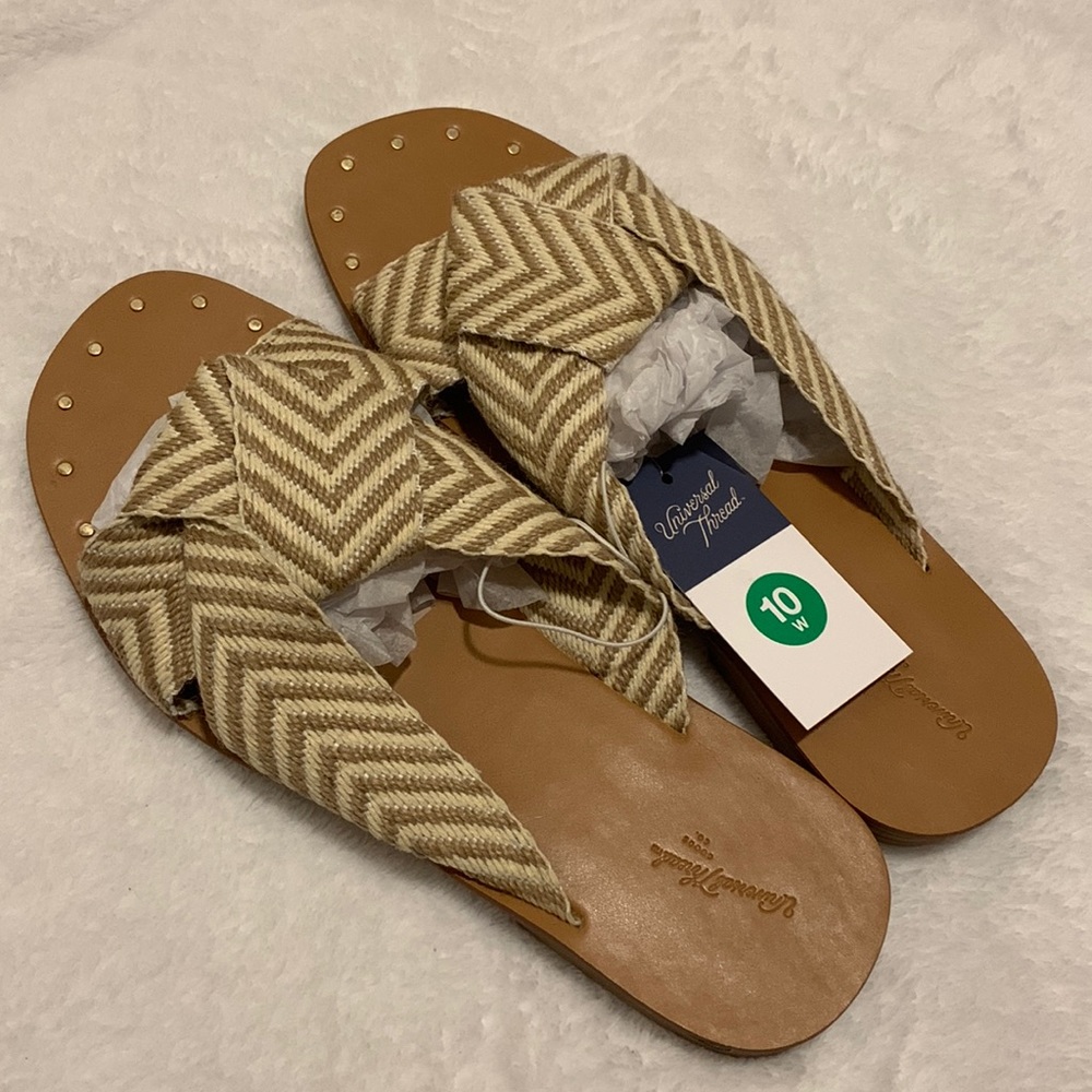 Universal Thread Sandals NWT